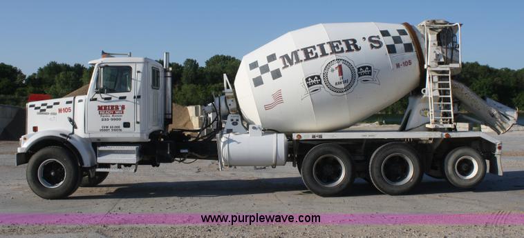 image for item B6760 2000 Western Star 4864FX concrete mixer truck