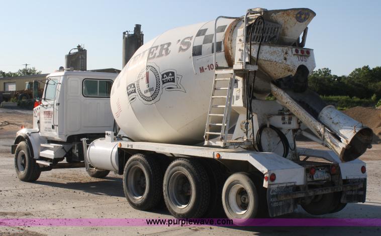 image for item B6760 2000 Western Star 4864FX concrete mixer truck