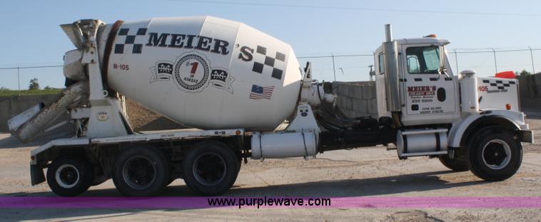 image for item B6760 2000 Western Star 4864FX concrete mixer truck
