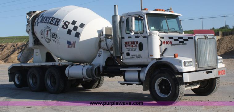 image for item B6760 2000 Western Star 4864FX concrete mixer truck