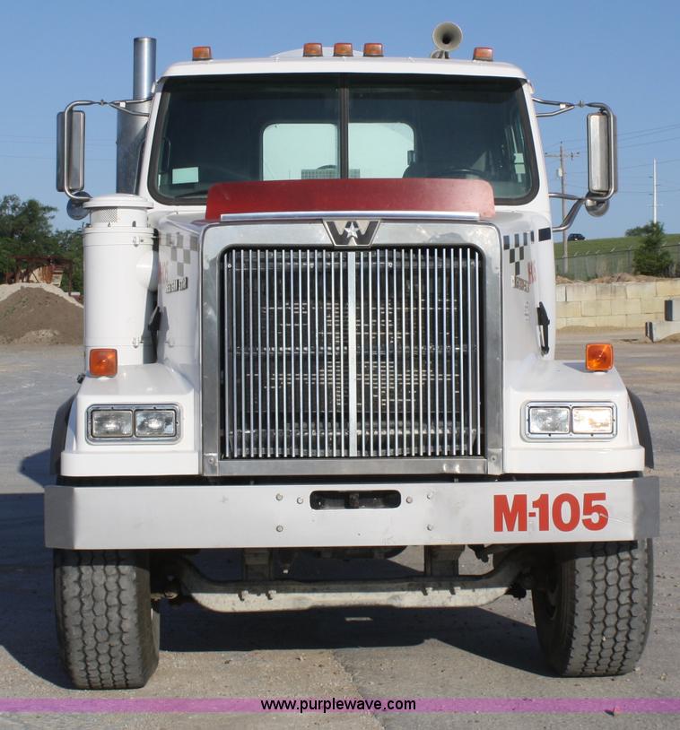 image for item B6760 2000 Western Star 4864FX concrete mixer truck
