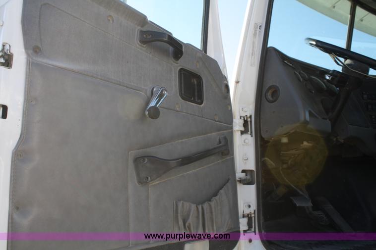 image for item B6760 2000 Western Star 4864FX concrete mixer truck