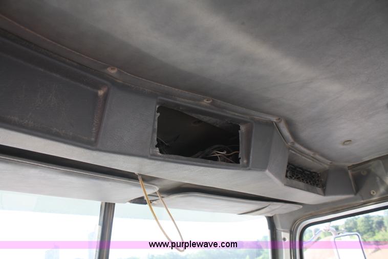 image for item B6760 2000 Western Star 4864FX concrete mixer truck