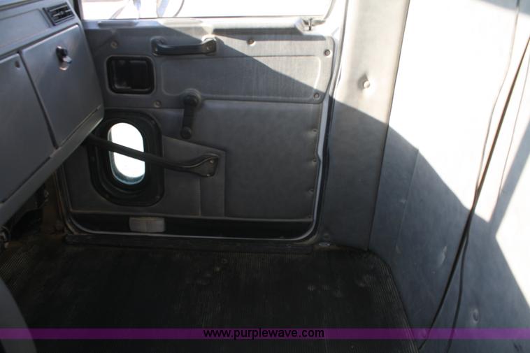 image for item B6760 2000 Western Star 4864FX concrete mixer truck