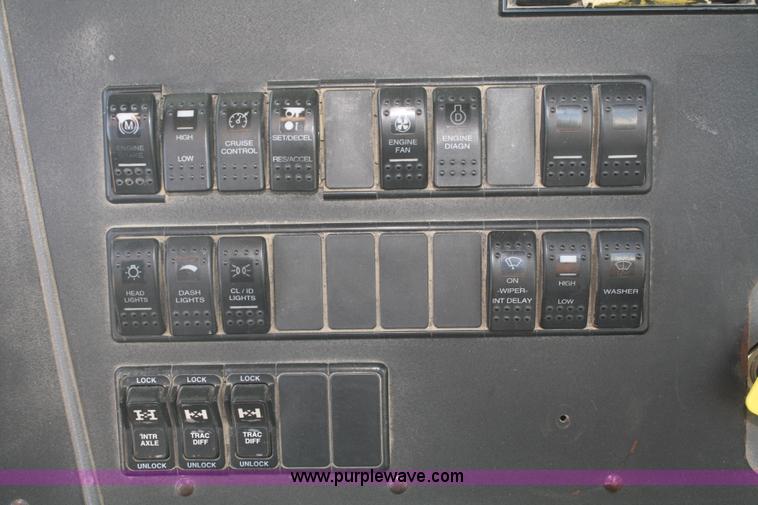 image for item B6760 2000 Western Star 4864FX concrete mixer truck