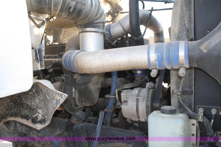 image for item B6760 2000 Western Star 4864FX concrete mixer truck