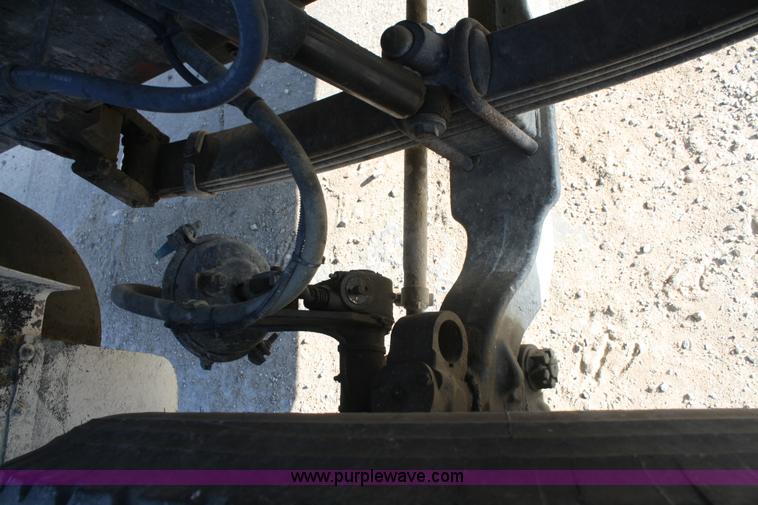 image for item B6760 2000 Western Star 4864FX concrete mixer truck