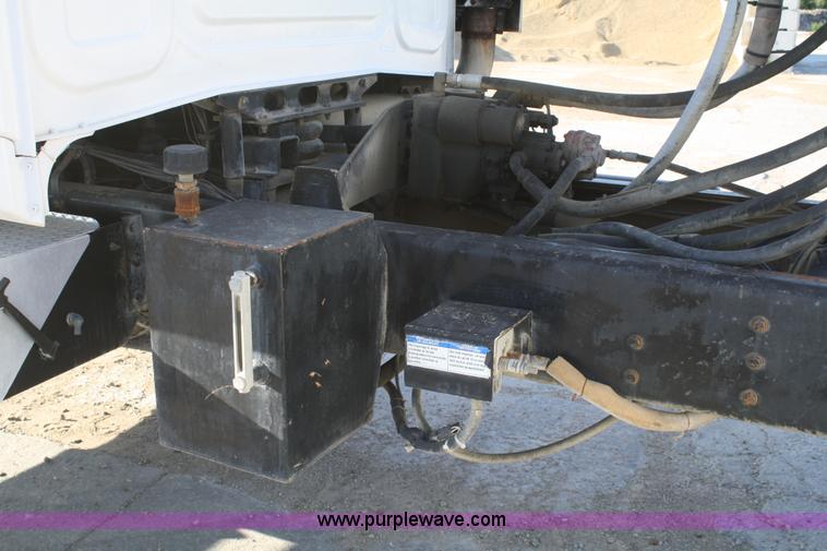 image for item B6760 2000 Western Star 4864FX concrete mixer truck