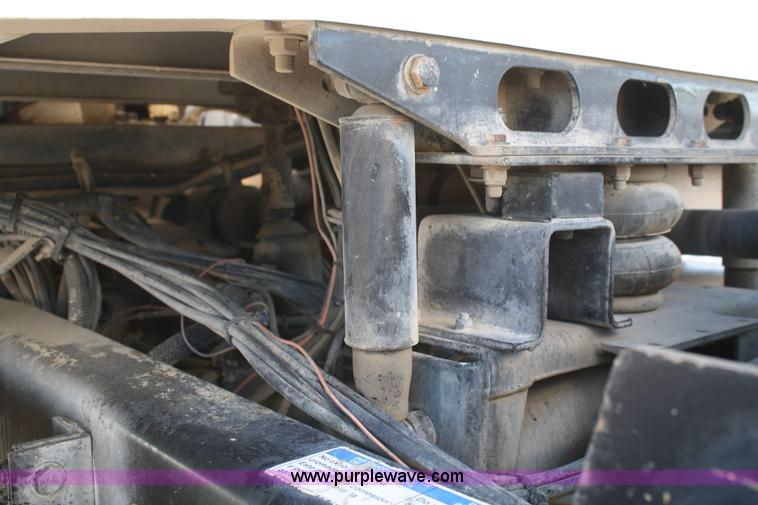 image for item B6760 2000 Western Star 4864FX concrete mixer truck