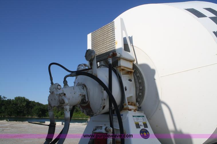 image for item B6760 2000 Western Star 4864FX concrete mixer truck