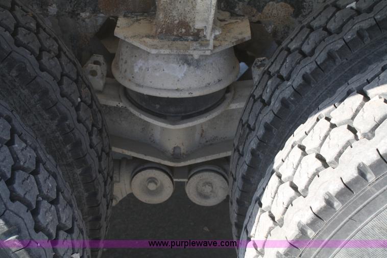 image for item B6760 2000 Western Star 4864FX concrete mixer truck