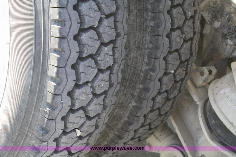 image for item B6760 2000 Western Star 4864FX concrete mixer truck