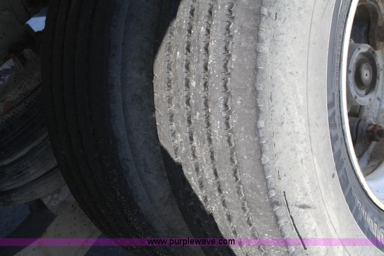 image for item B6760 2000 Western Star 4864FX concrete mixer truck