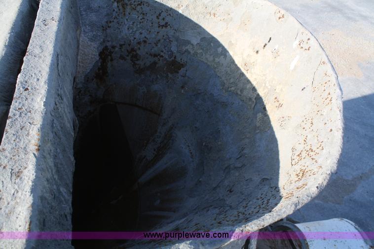 image for item B6760 2000 Western Star 4864FX concrete mixer truck