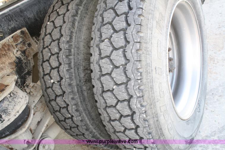 image for item B6760 2000 Western Star 4864FX concrete mixer truck