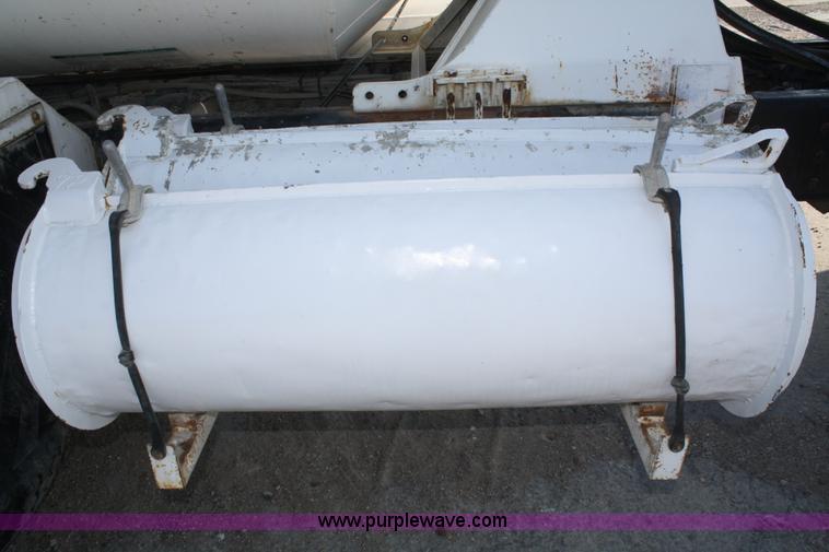 image for item B6760 2000 Western Star 4864FX concrete mixer truck