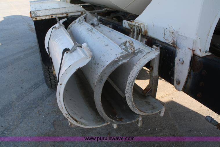 image for item B6760 2000 Western Star 4864FX concrete mixer truck
