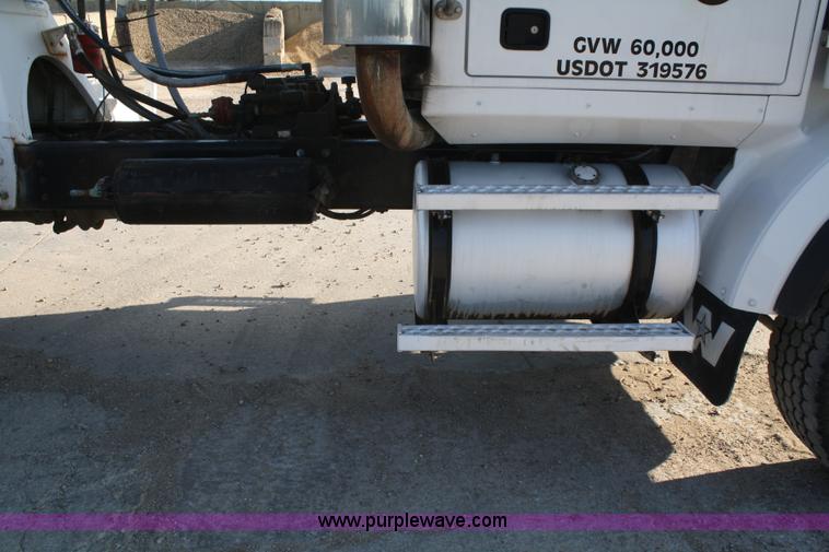 image for item B6760 2000 Western Star 4864FX concrete mixer truck