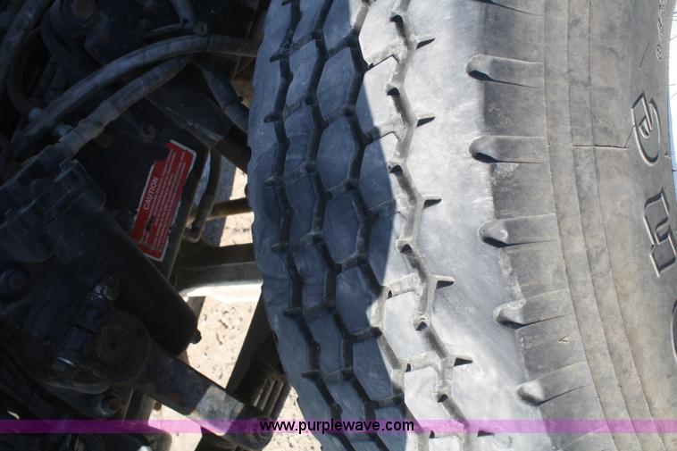 image for item B6760 2000 Western Star 4864FX concrete mixer truck