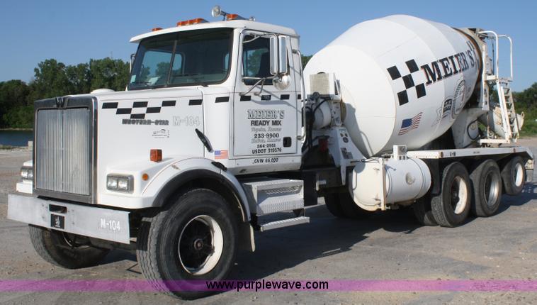 image for item B6761 2000 Western Star 4864FX concrete mixer truck