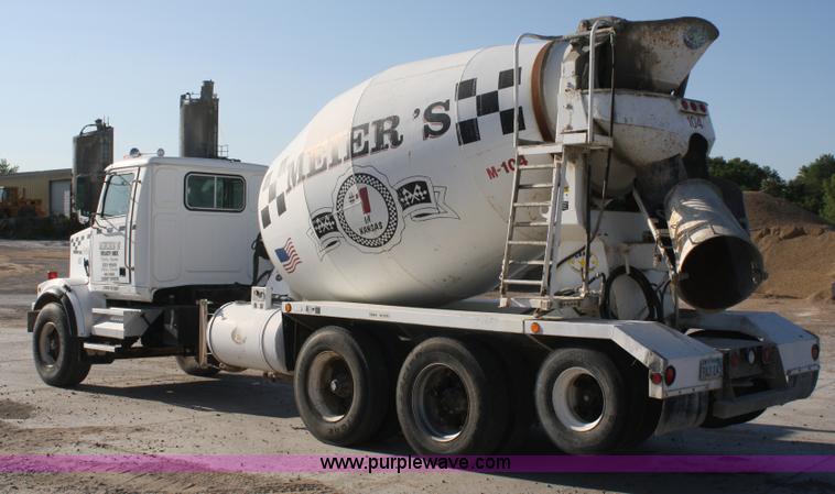 image for item B6761 2000 Western Star 4864FX concrete mixer truck