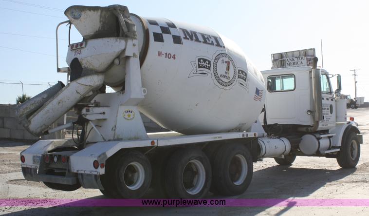 image for item B6761 2000 Western Star 4864FX concrete mixer truck