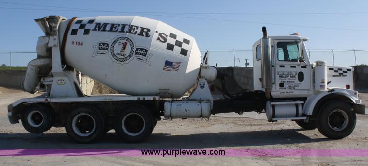 image for item B6761 2000 Western Star 4864FX concrete mixer truck