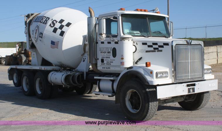 image for item B6761 2000 Western Star 4864FX concrete mixer truck