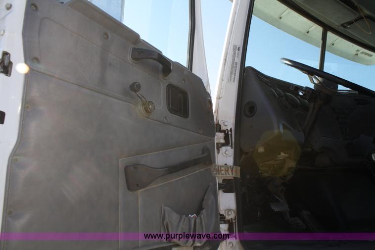 image for item B6761 2000 Western Star 4864FX concrete mixer truck