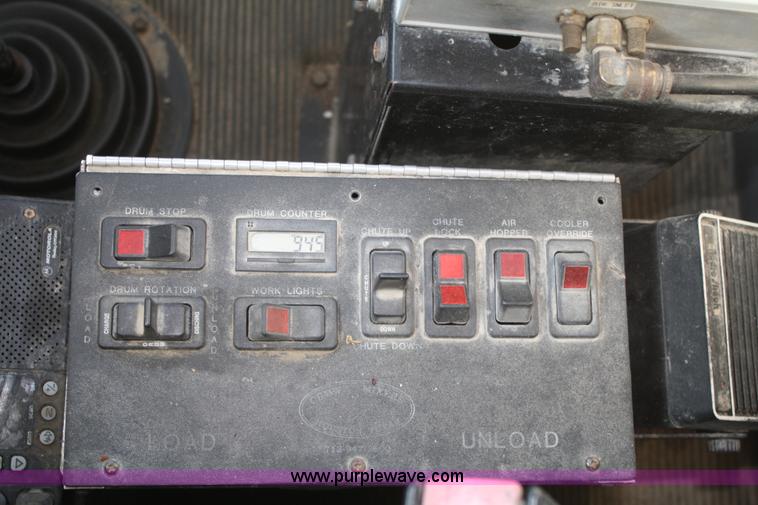 image for item B6761 2000 Western Star 4864FX concrete mixer truck