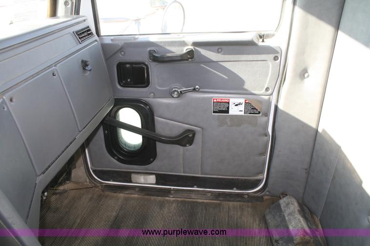 image for item B6761 2000 Western Star 4864FX concrete mixer truck