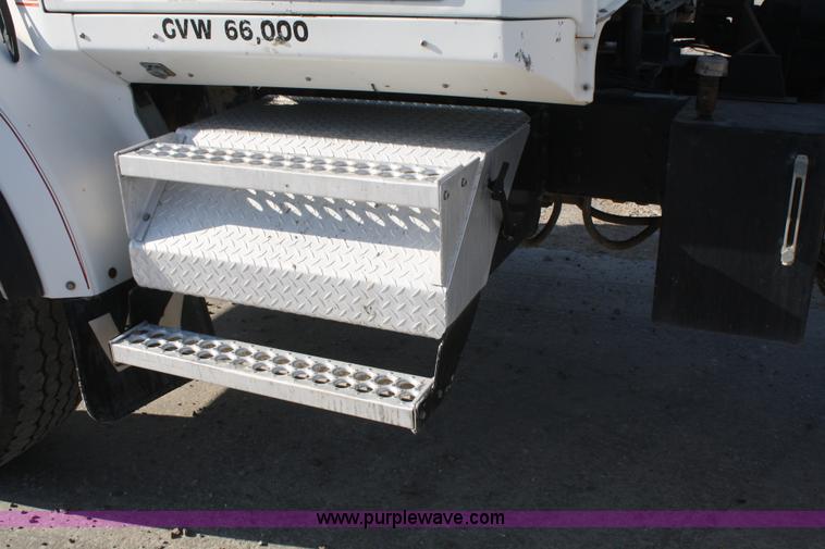 image for item B6761 2000 Western Star 4864FX concrete mixer truck