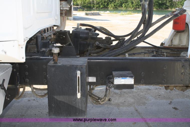 image for item B6761 2000 Western Star 4864FX concrete mixer truck