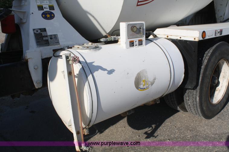 image for item B6761 2000 Western Star 4864FX concrete mixer truck