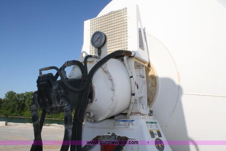 image for item B6761 2000 Western Star 4864FX concrete mixer truck