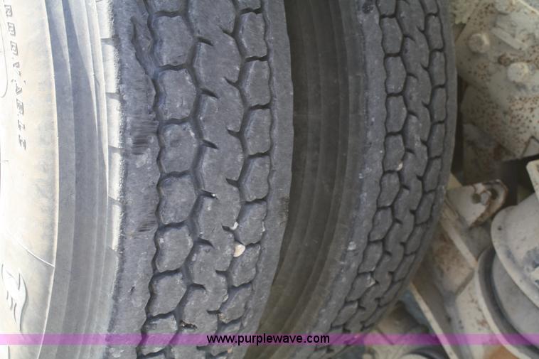 image for item B6761 2000 Western Star 4864FX concrete mixer truck