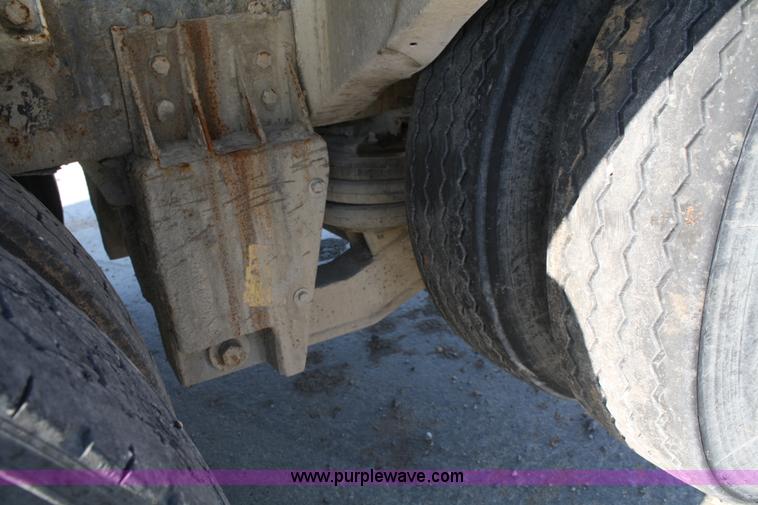 image for item B6761 2000 Western Star 4864FX concrete mixer truck