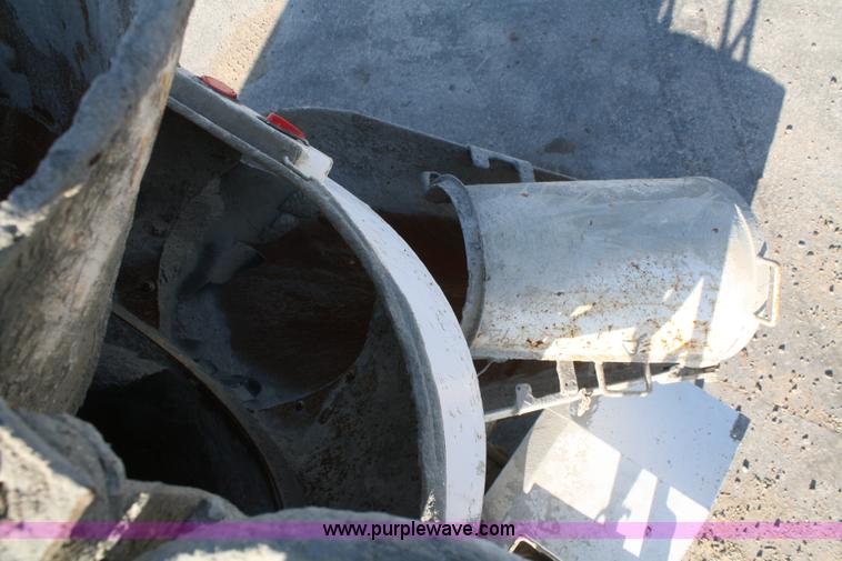 image for item B6761 2000 Western Star 4864FX concrete mixer truck