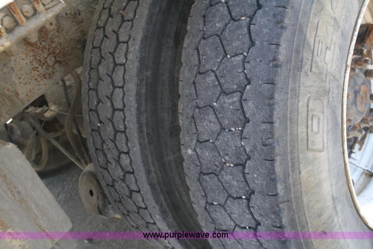 image for item B6761 2000 Western Star 4864FX concrete mixer truck