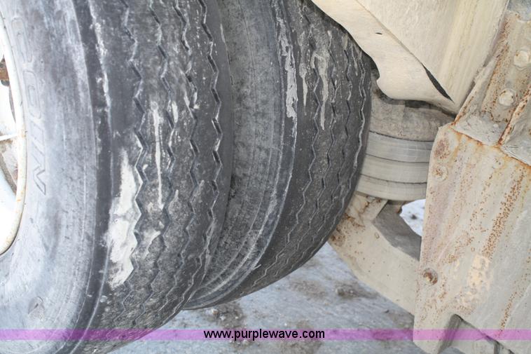 image for item B6761 2000 Western Star 4864FX concrete mixer truck