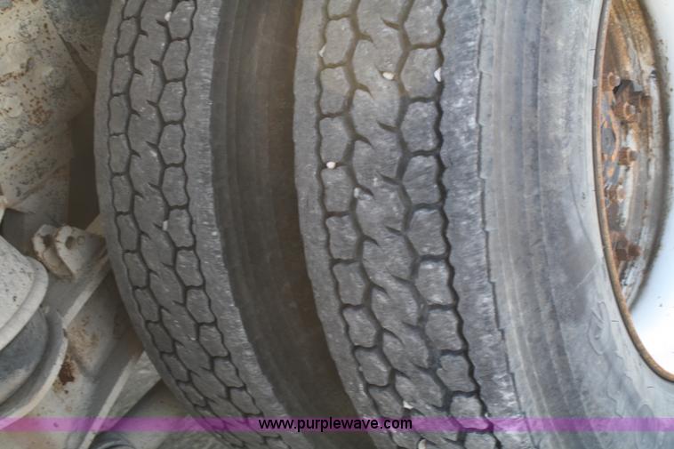 image for item B6761 2000 Western Star 4864FX concrete mixer truck