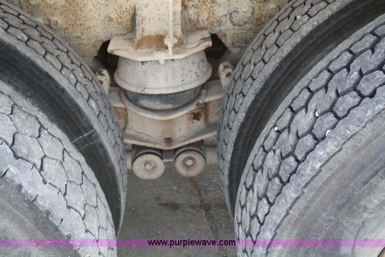 image for item B6761 2000 Western Star 4864FX concrete mixer truck