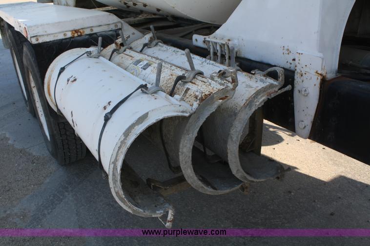 image for item B6761 2000 Western Star 4864FX concrete mixer truck