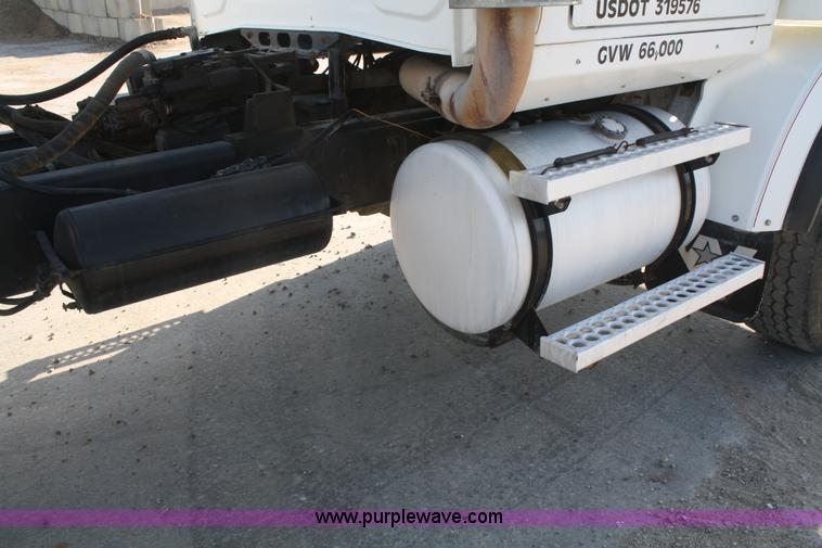 image for item B6761 2000 Western Star 4864FX concrete mixer truck