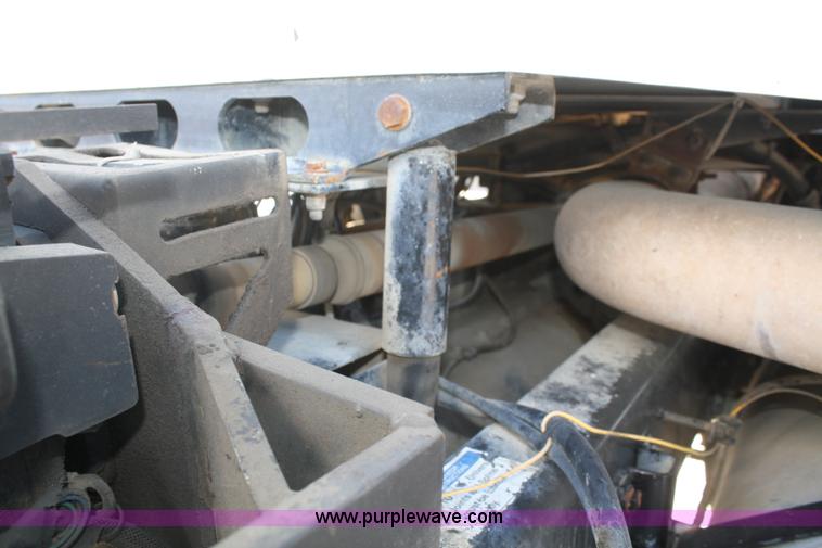 image for item B6761 2000 Western Star 4864FX concrete mixer truck