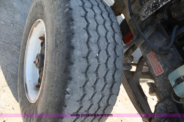 image for item B6761 2000 Western Star 4864FX concrete mixer truck