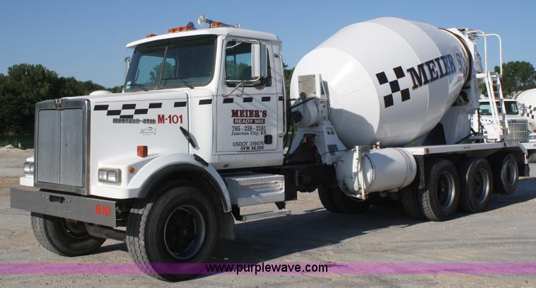 image for item B6762 2000 Western Star 4864FX concrete mixer truck