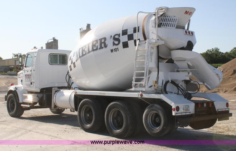 image for item B6762 2000 Western Star 4864FX concrete mixer truck