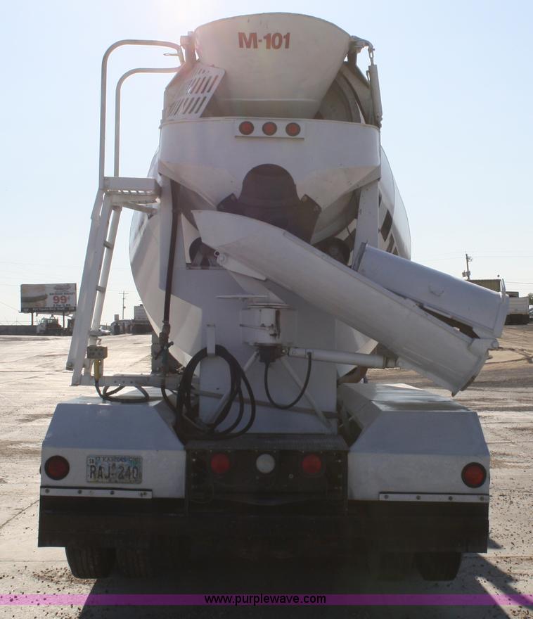 image for item B6762 2000 Western Star 4864FX concrete mixer truck