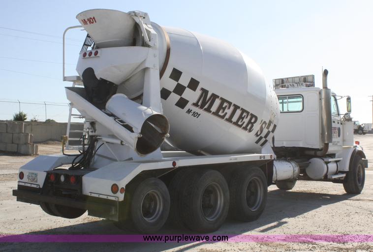 image for item B6762 2000 Western Star 4864FX concrete mixer truck